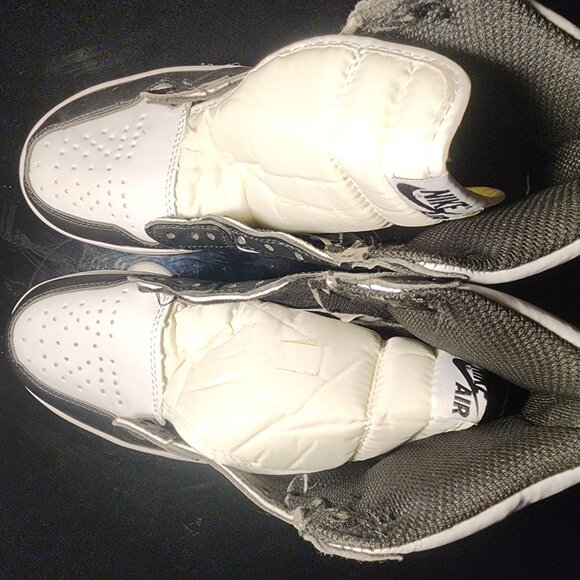 The Air Jordan 1 is one of the most iconic sneakers in history, originally relea - Picture 2 of 3